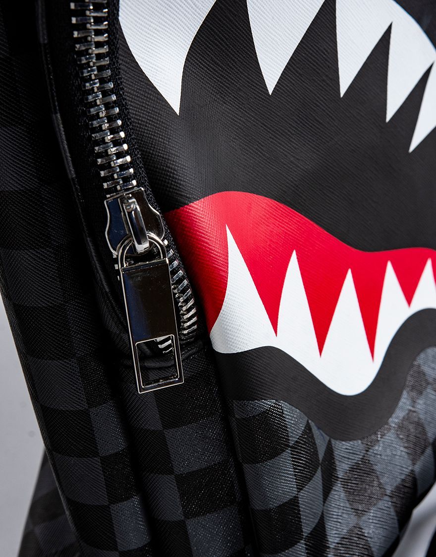 Travelcase Shark In Paris - Image 5